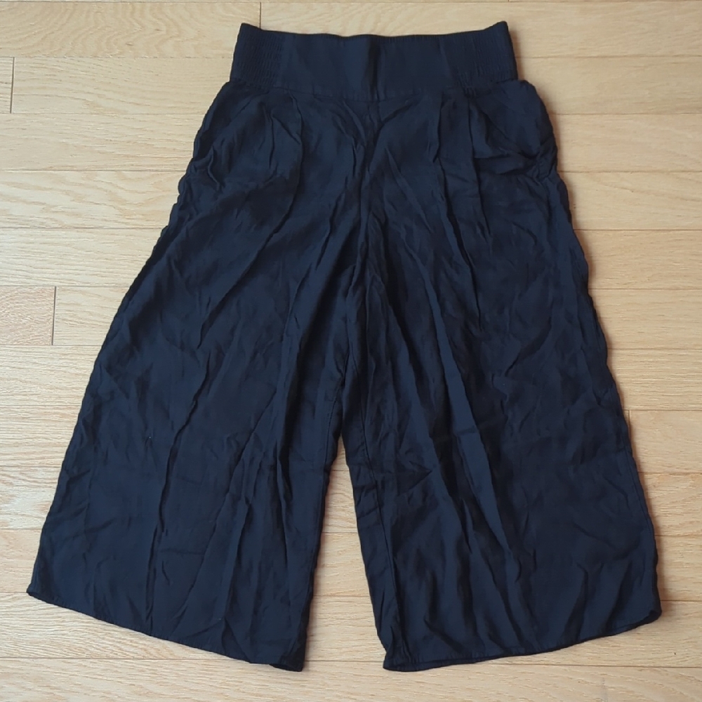 Aritizia Talula Culottes size Small